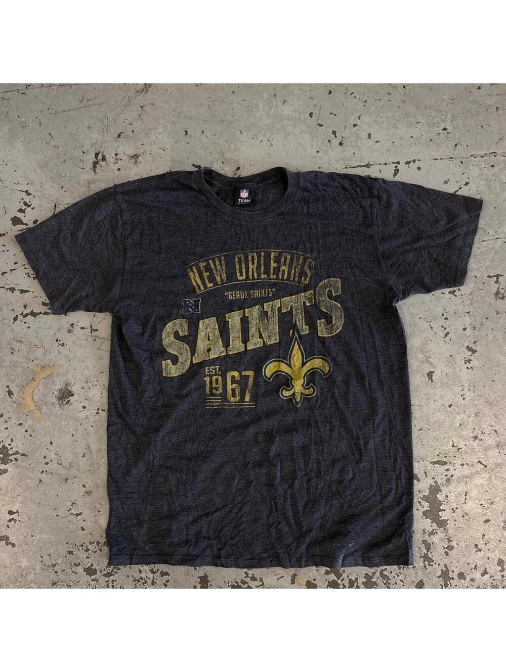Beautiful vintage NFL New Orleans Saints black & gray t-shirt